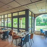 Logis L'hotel Des Bains - ホテル Salles-la-Source