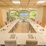 Logis L'hotel Des Bains - 3* Salles-la-Source