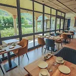 Logis L'hotel Des Bains - 3* Salles-la-Source