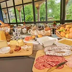 Logis L'hotel Des Bains - ホテル
