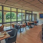 Logis L'hotel Des Bains - Salles-la-Source