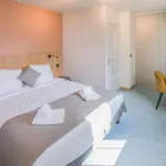 Logis L'hotel Des Bains - ホテル Salles-la-Source