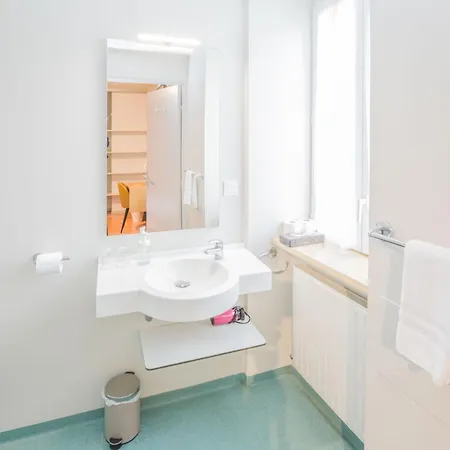 Logis L'hotel Des Bains - Otel