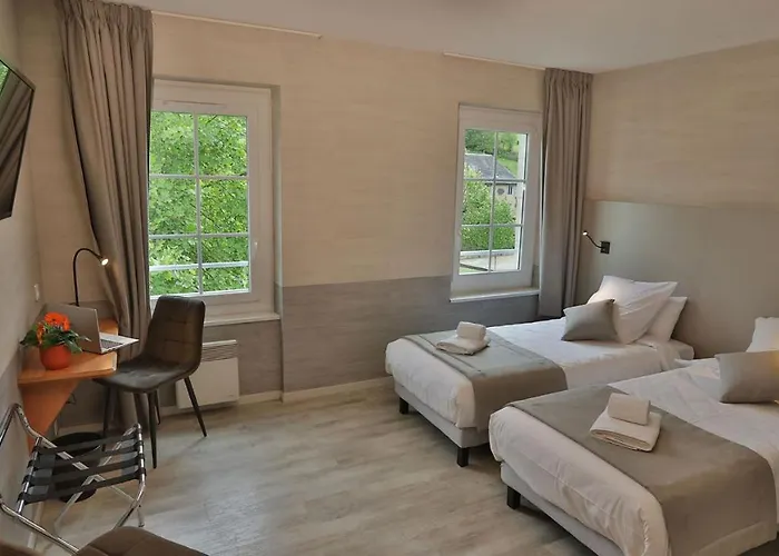 Otel Logis L'hotel Des Bains - Salles-la-Source