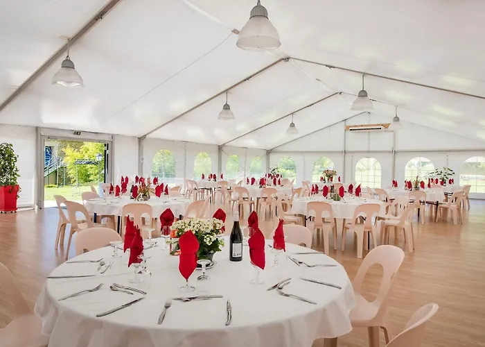 Logis L'hotel Des Bains - 3* Salles-la-Source