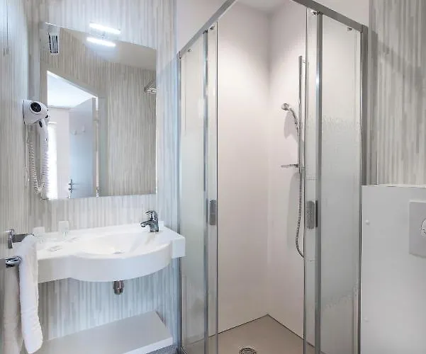 Logis L'hotel Des Bains - Otel 3*