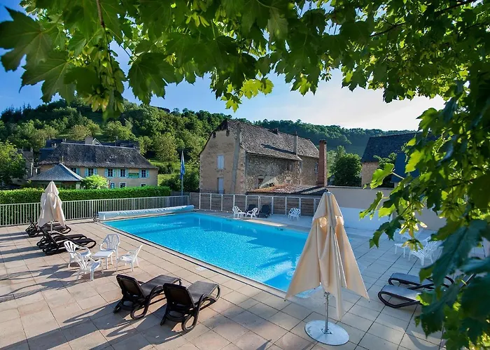 Logis L'hotel Des Bains - 3* Salles-la-Source
