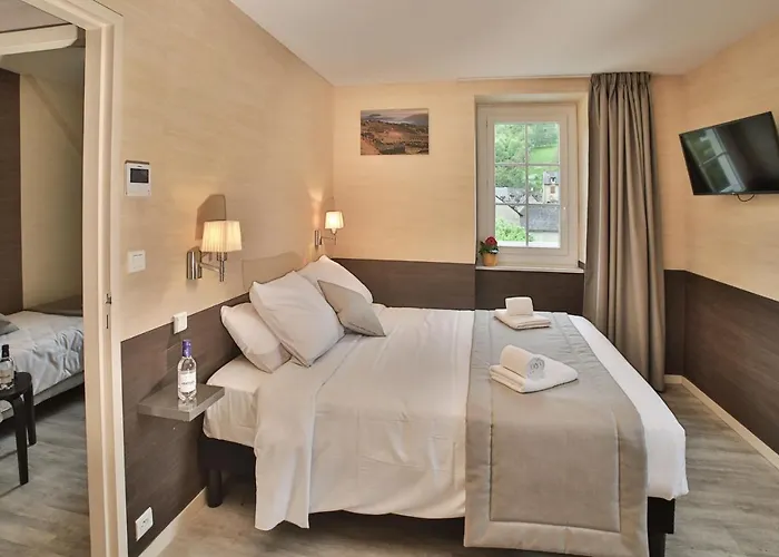 Logis L'hotel Des Bains - Salles-la-Source