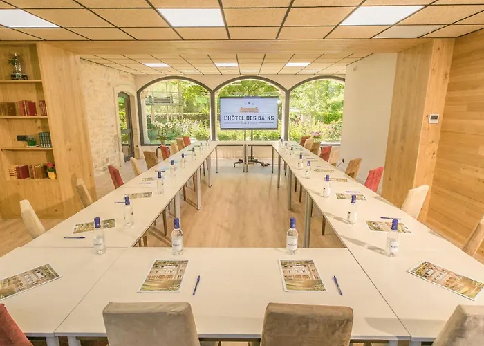 Logis L'hotel Des Bains - 3* Salles-la-Source