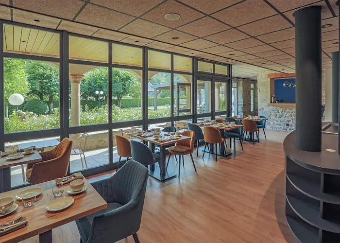 Logis L'hotel Des Bains - Salles-la-Source