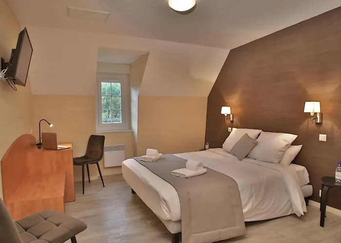 Otel Logis L'hotel Des Bains - Salles-la-Source