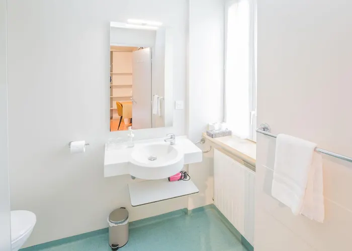 Logis L'hotel Des Bains - Otel