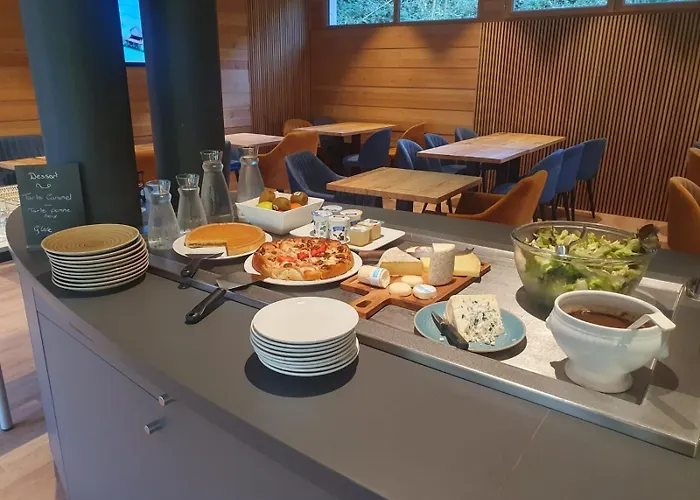 Logis L'hotel Des Bains - 3* Salles-la-Source