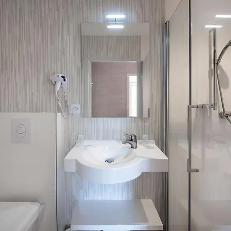 Logis L'hotel Des Bains -