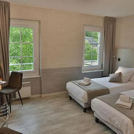 Отель Logis L'hotel Des Bains - Salles-la-Source