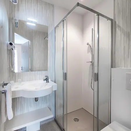 Logis L'hotel Des Bains - Отель 3*