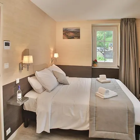 Logis L'hotel Des Bains - Salles-la-Source