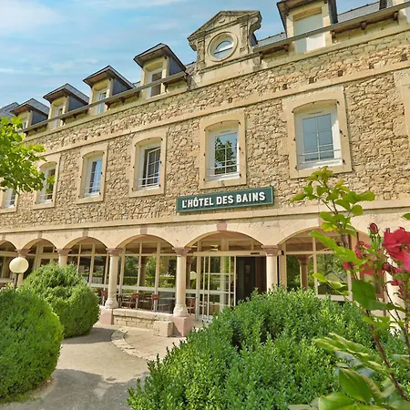 Logis L'hotel Des Bains - Отель Salles-la-Source