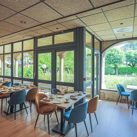 Logis L'hotel Des Bains - Hotel Salles-la-Source