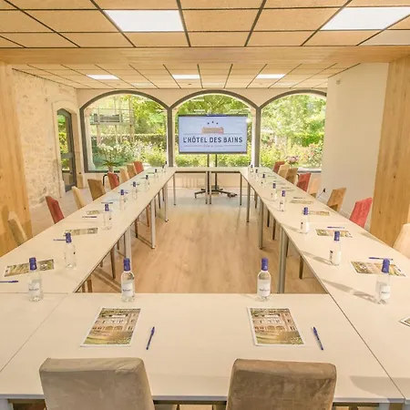 Logis L'hotel Des Bains - 3* Salles-la-Source