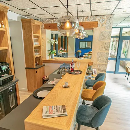 Logis L'hotel Des Bains - Salles-la-Source