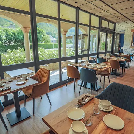 Logis L'hotel Des Bains - 3* Salles-la-Source