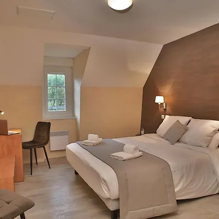 Отель Logis L'hotel Des Bains - Salles-la-Source