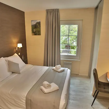 Отель Logis L'hotel Des Bains -