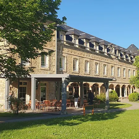 Hotel Logis L'hotel Des Bains - Salles-la-Source